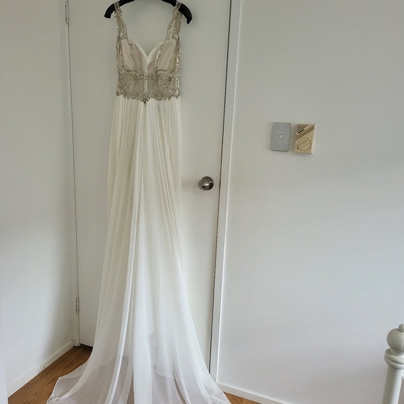 Maggie Sottero Wedding Dress - Picture 2 of 3